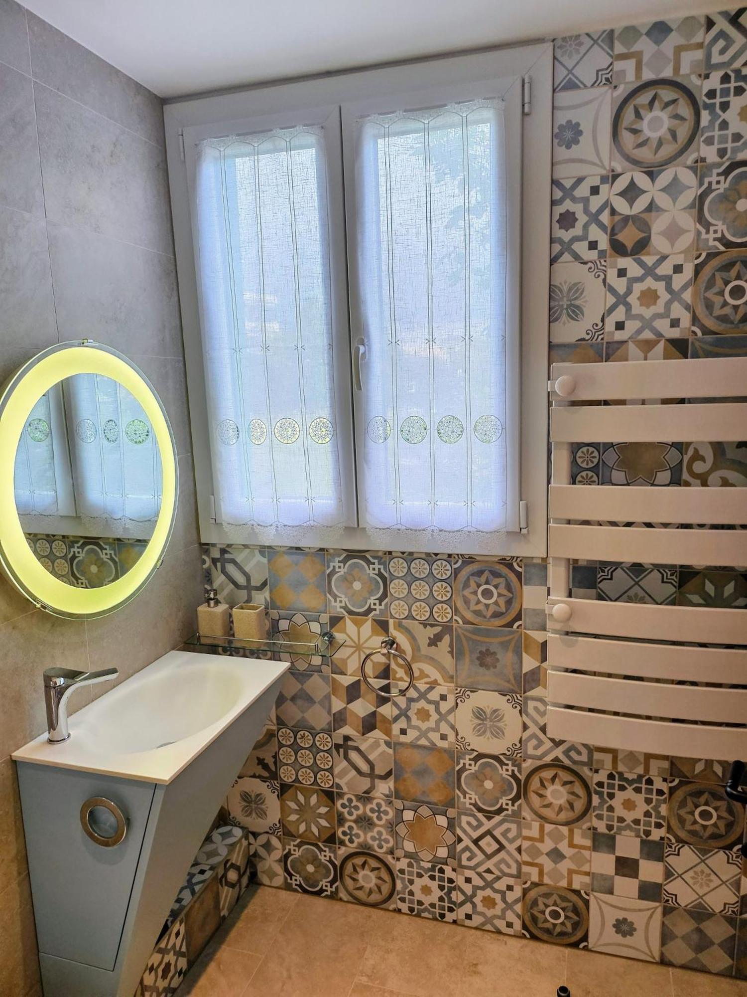 Charmant Studio Pres De La Plage Avec Jacuzzi Et Terrasse Privative Villeneuve-Loubet Zewnętrze zdjęcie