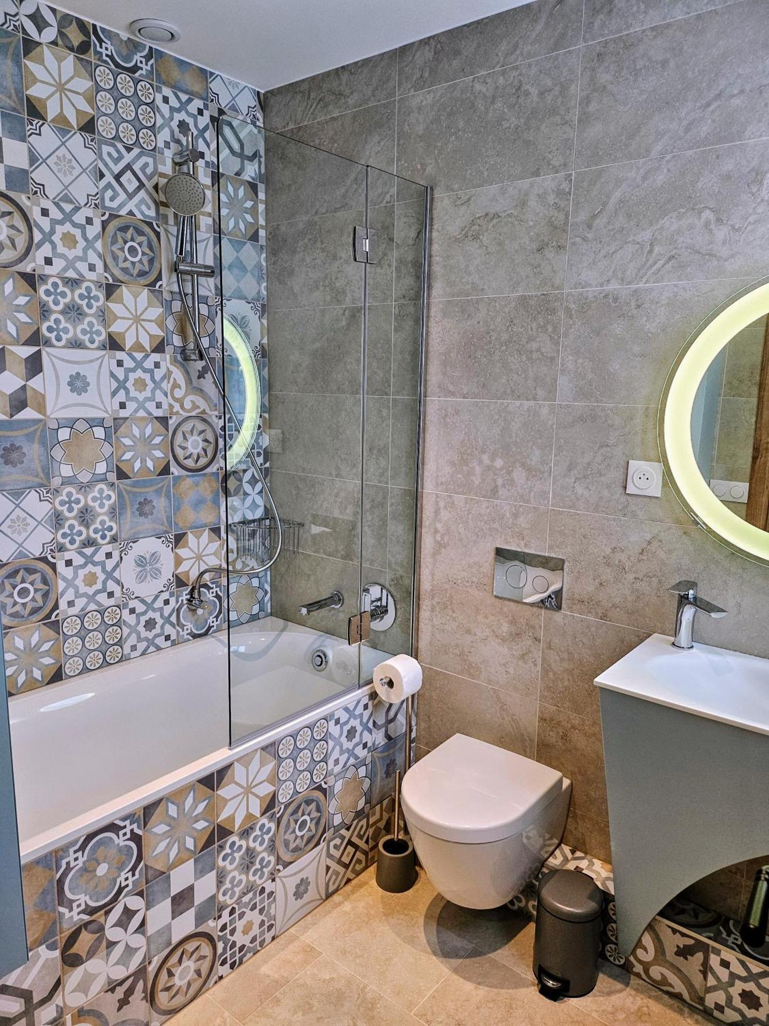 Charmant Studio Pres De La Plage Avec Jacuzzi Et Terrasse Privative Villeneuve-Loubet Zewnętrze zdjęcie